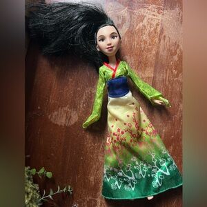 Disney : 2017 Mulan Classic Doll 12"